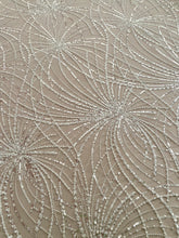 Dantela Couture Ivory geometriai mintával, gyöngyökkel, gyöngyöcskékkel és flitterekkel